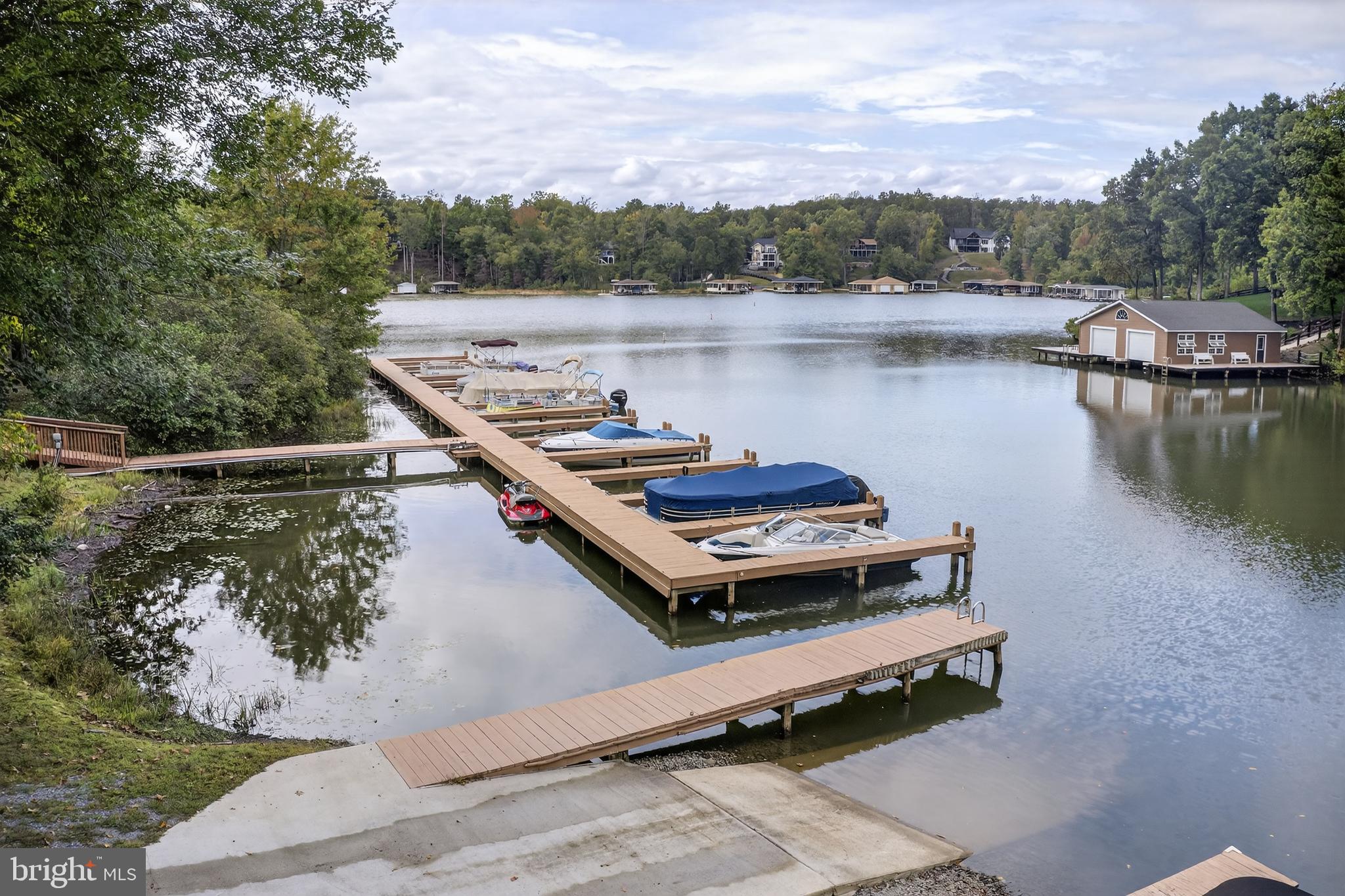 PINE HARBOUR - Residential