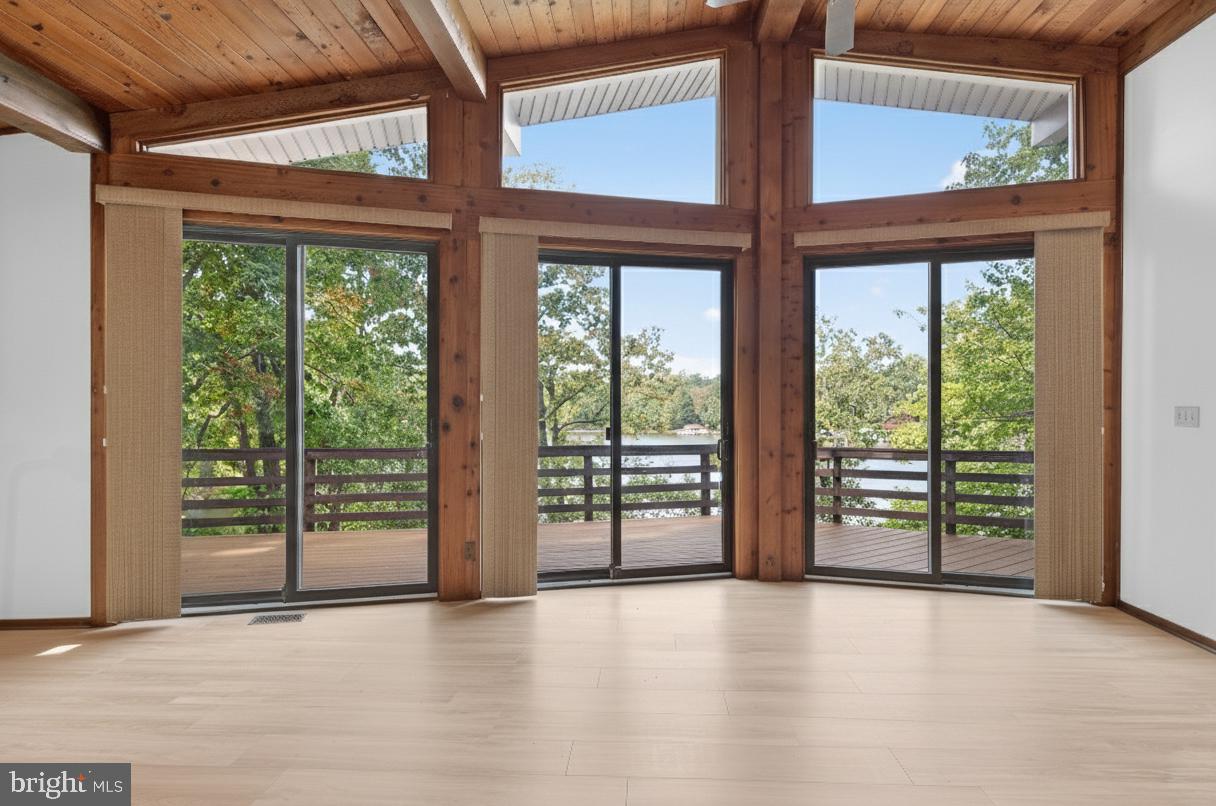 PINE HARBOUR - Residential