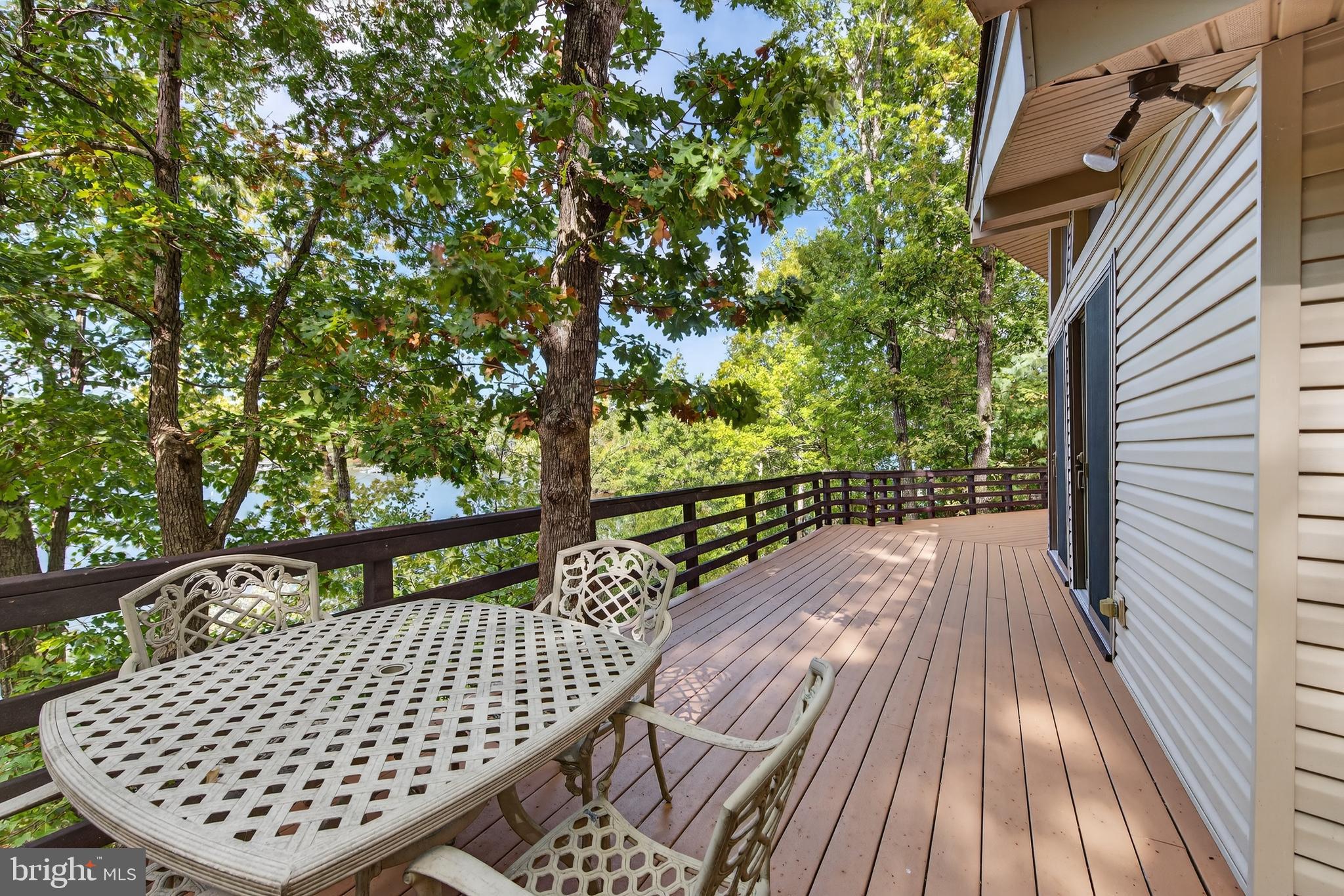 PINE HARBOUR - Residential