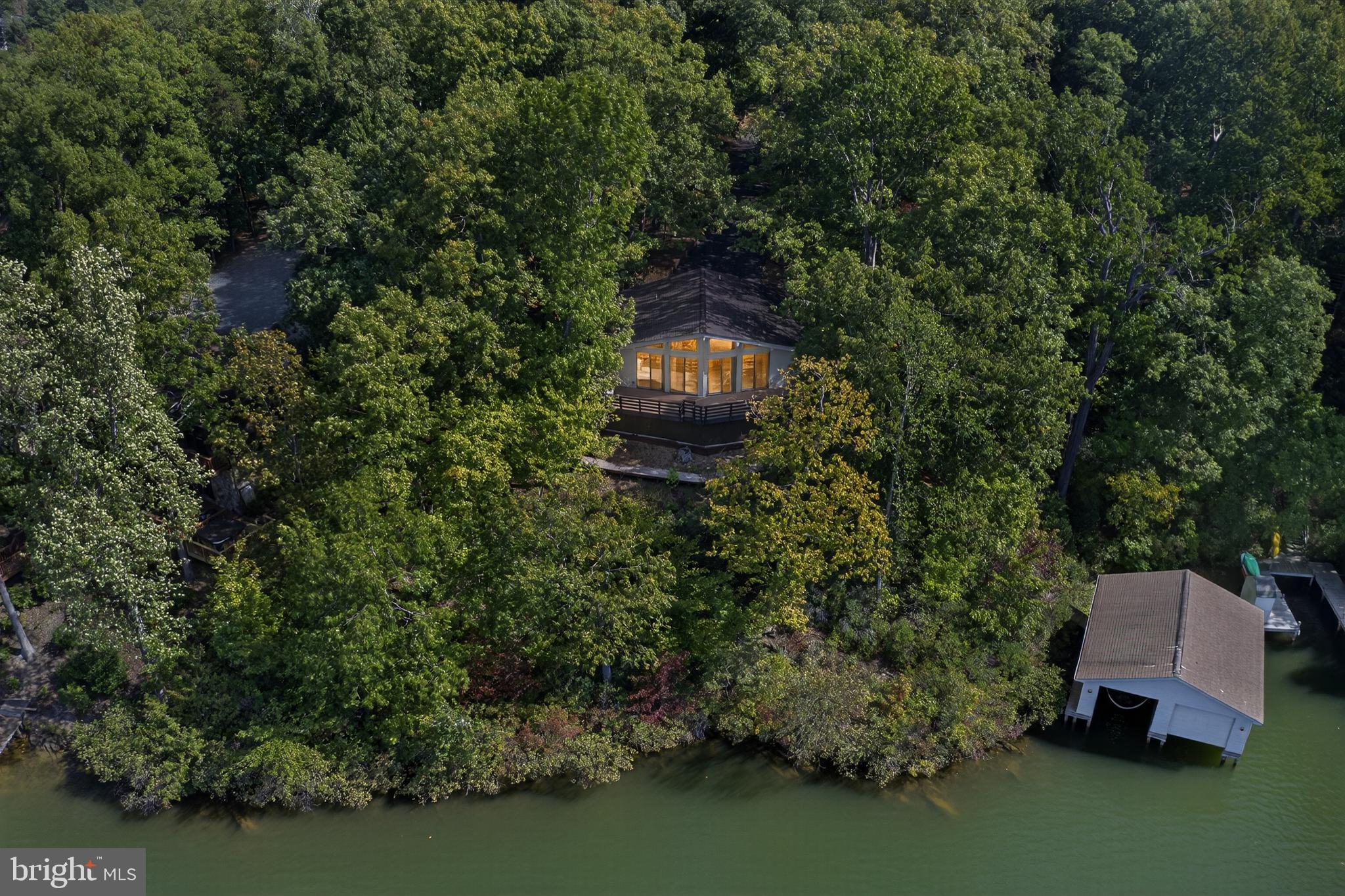 PINE HARBOUR - Residential