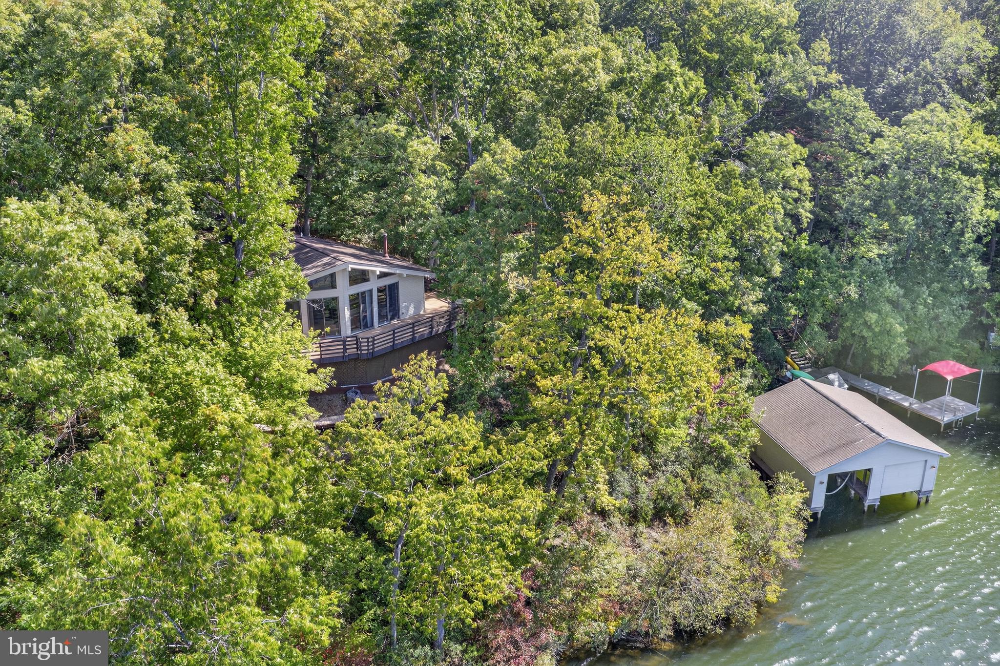 PINE HARBOUR - Residential