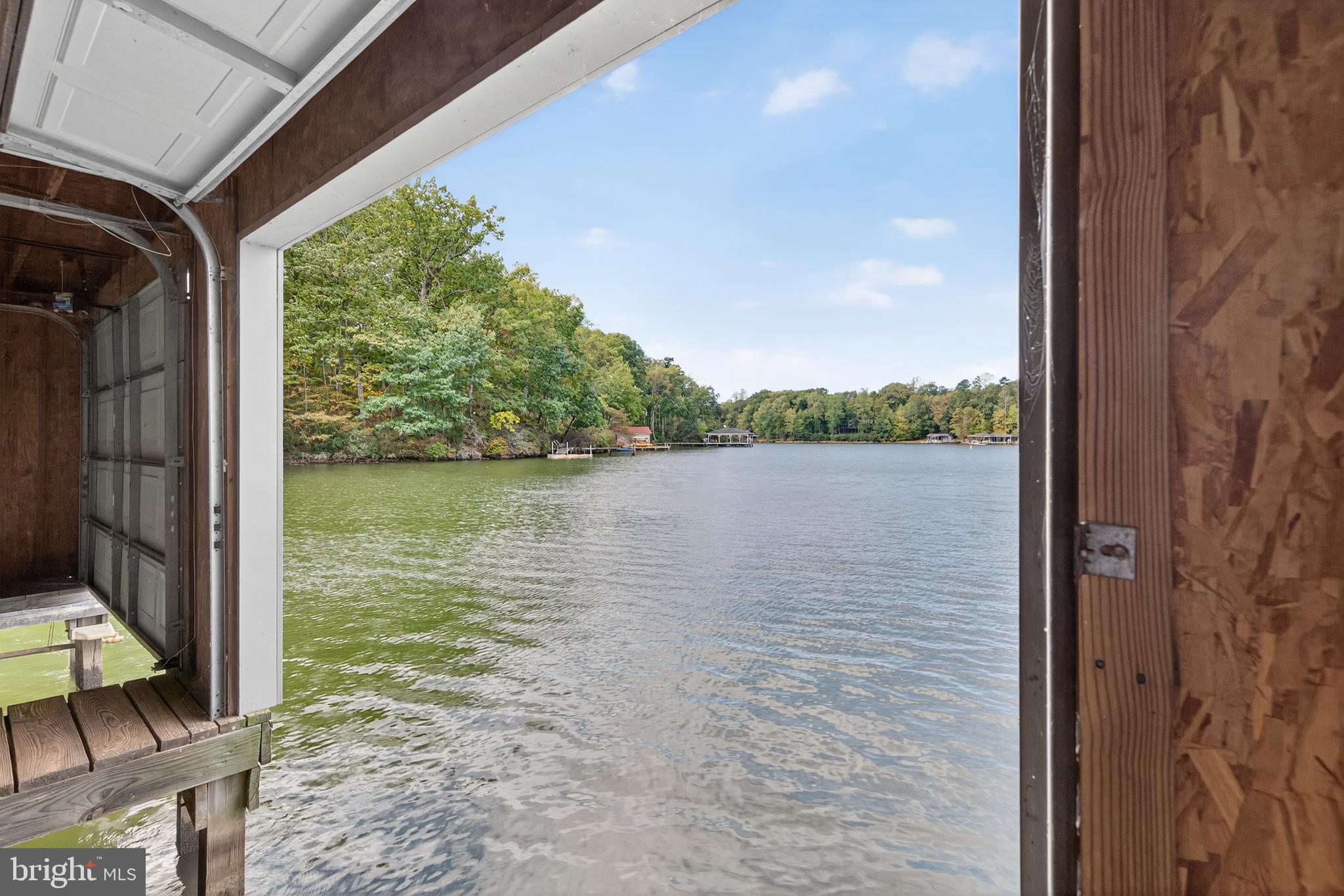 PINE HARBOUR - Residential