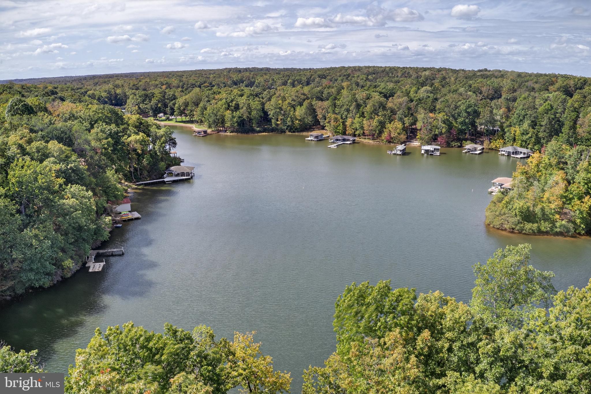 PINE HARBOUR - Residential