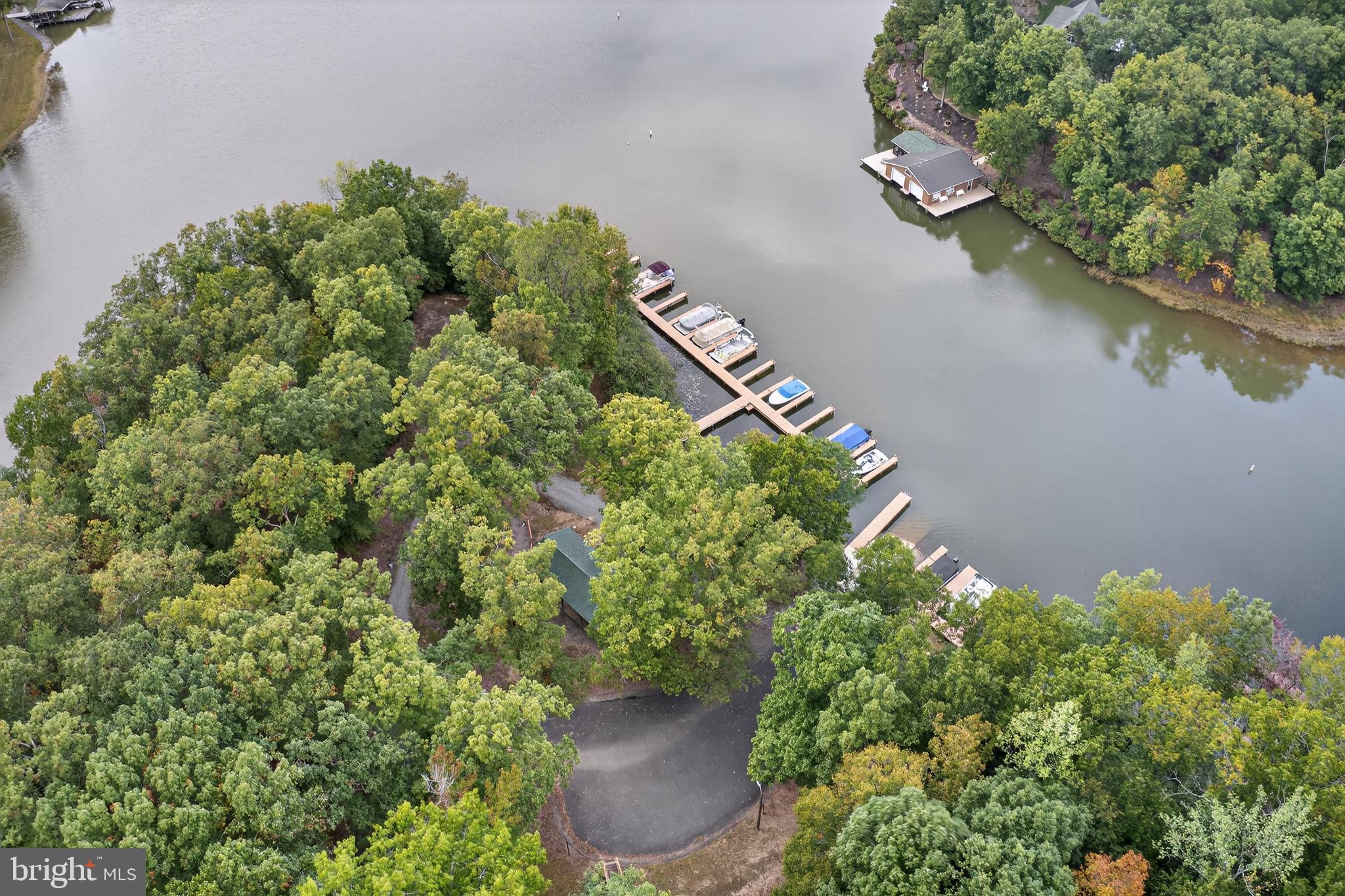 PINE HARBOUR - Residential