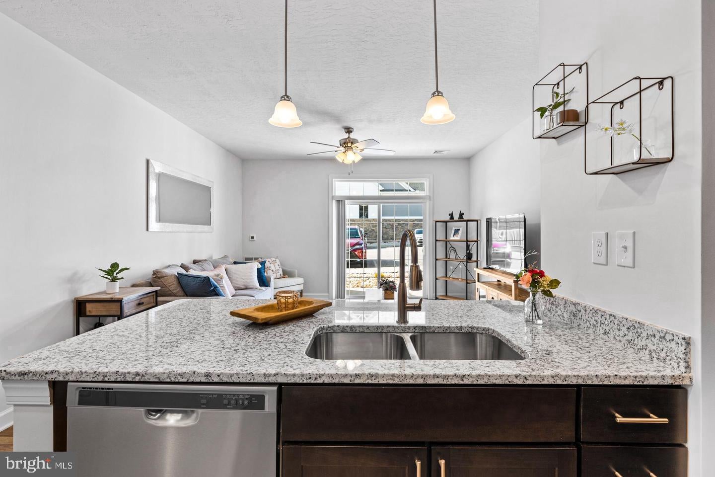 1005 ADMIRAL LANE 204