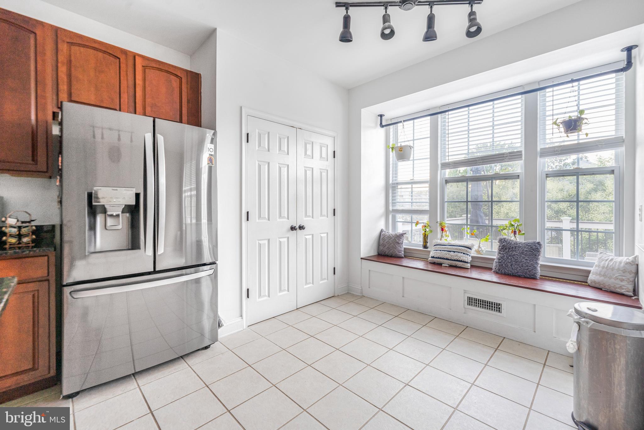 POTOMAC CROSSING - Residential