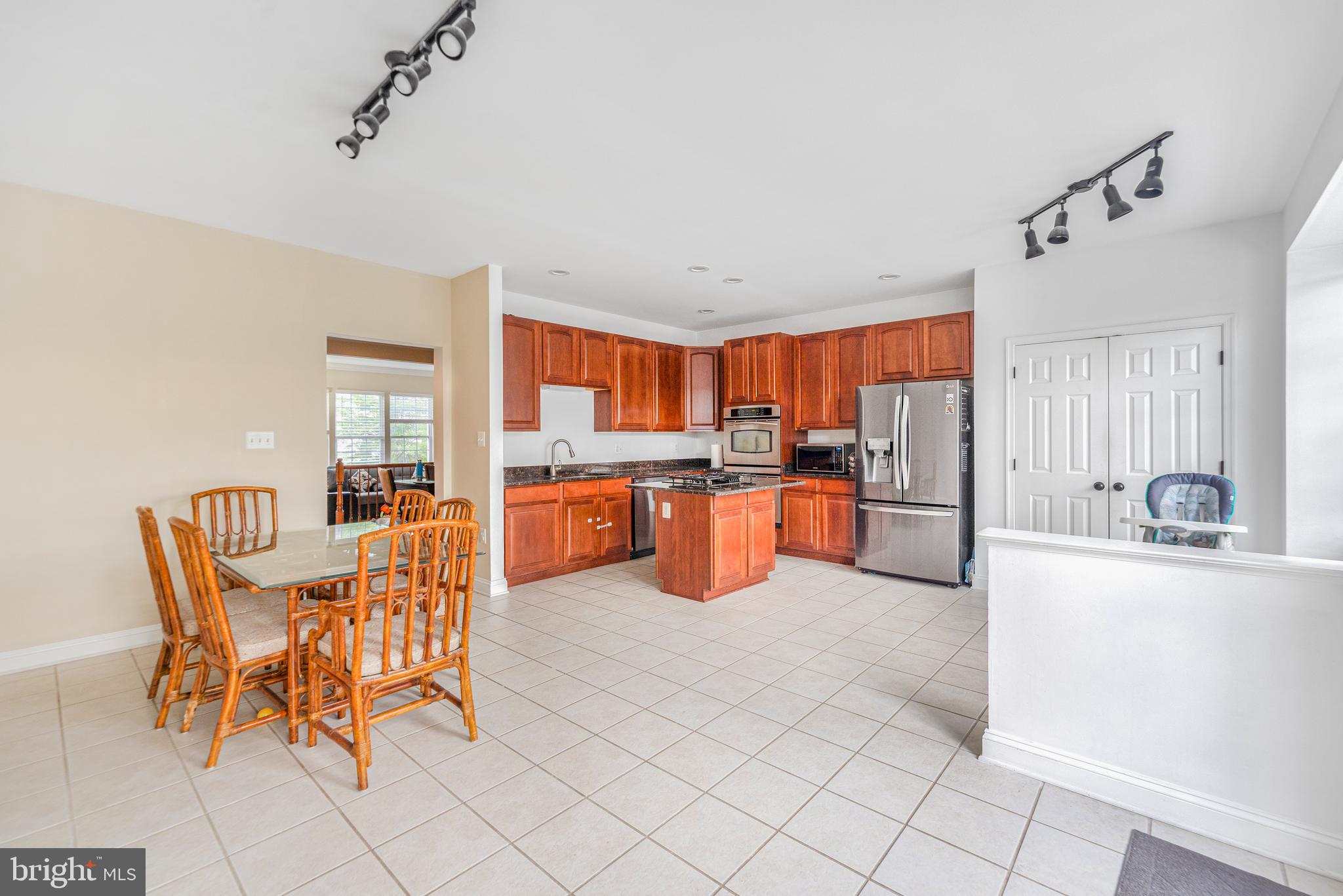 POTOMAC CROSSING - Residential