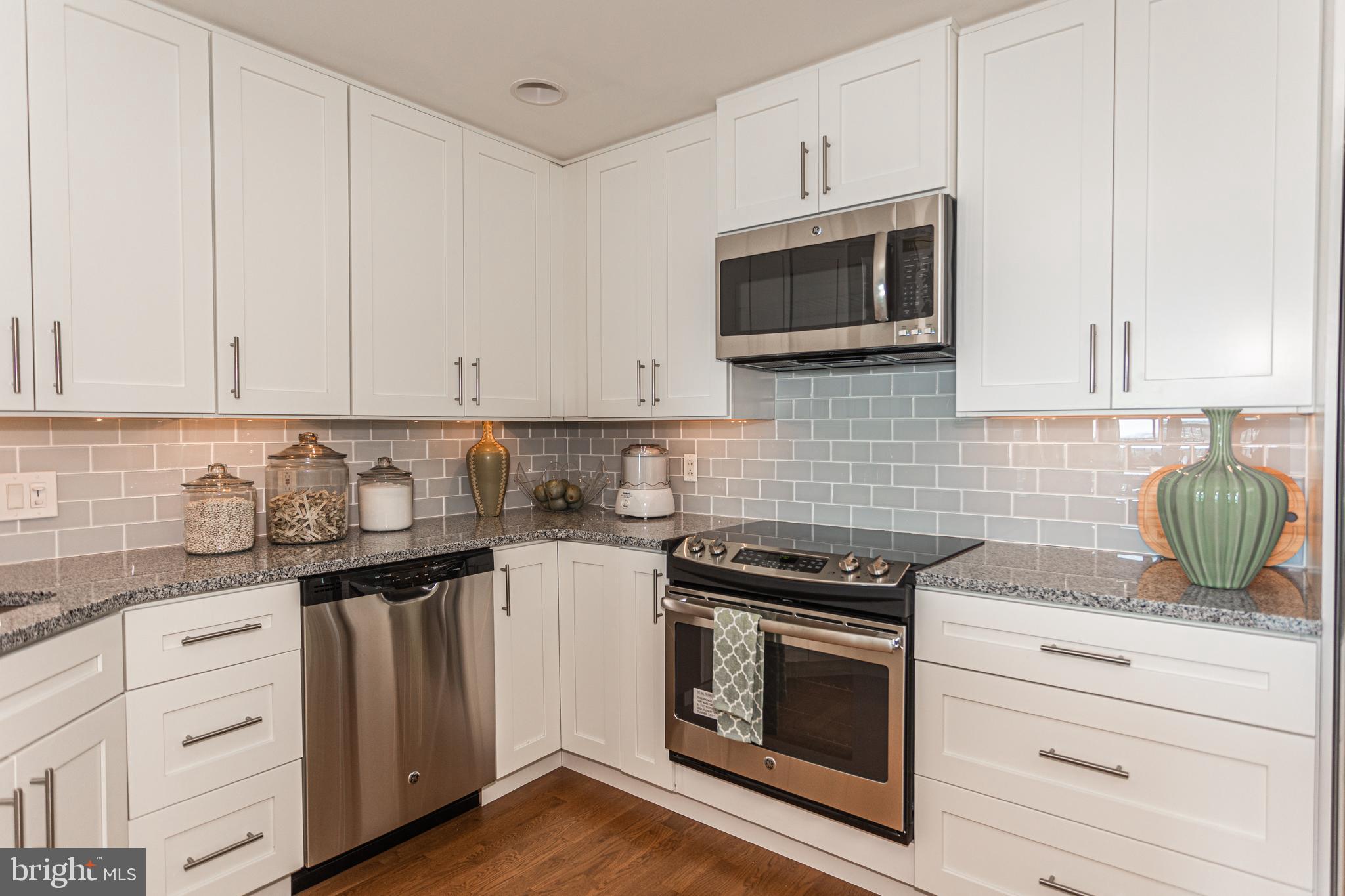 DOCKSIDE CONDOMINIUM - Residential