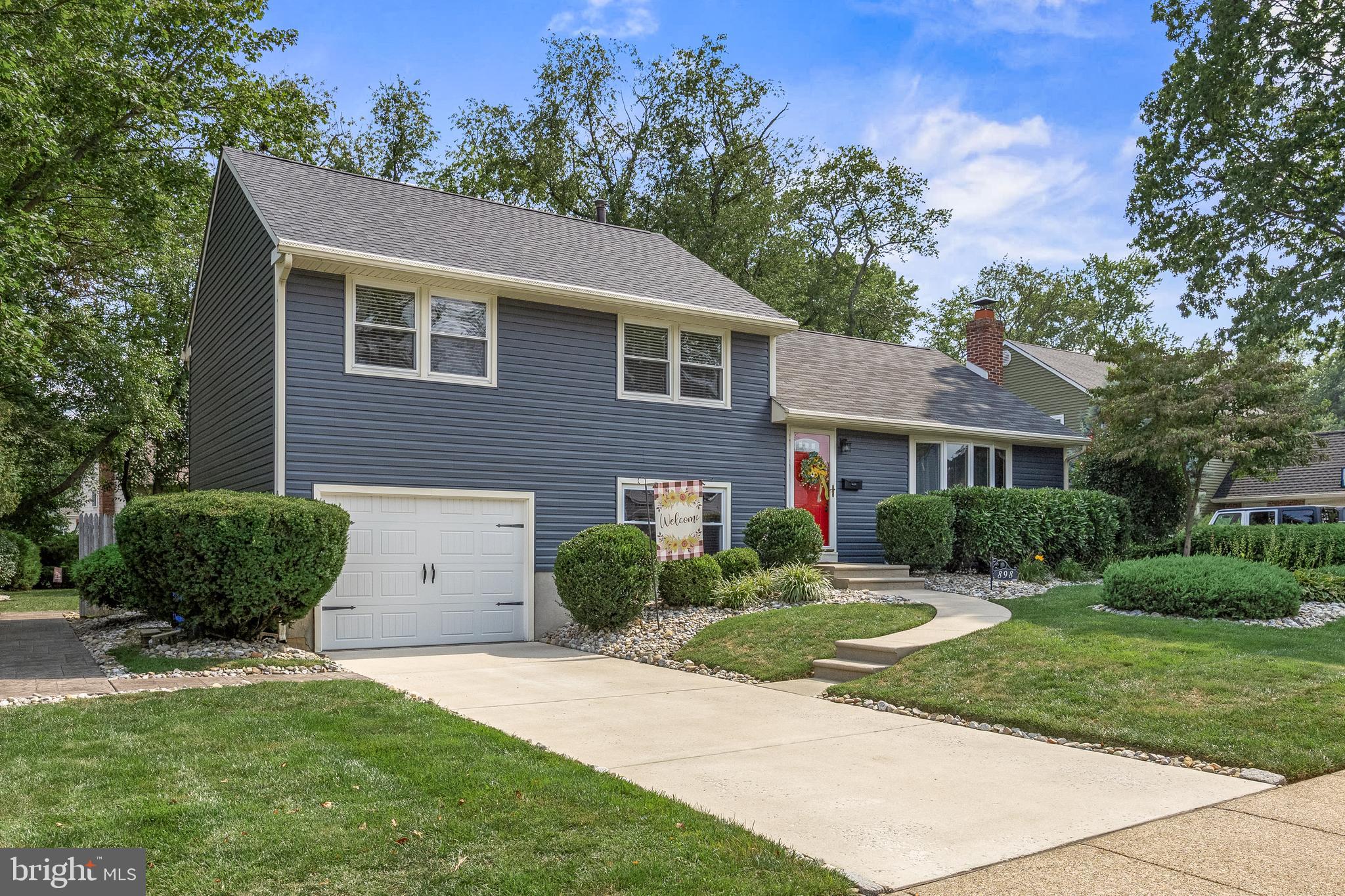898 WATERFORD DRIVE