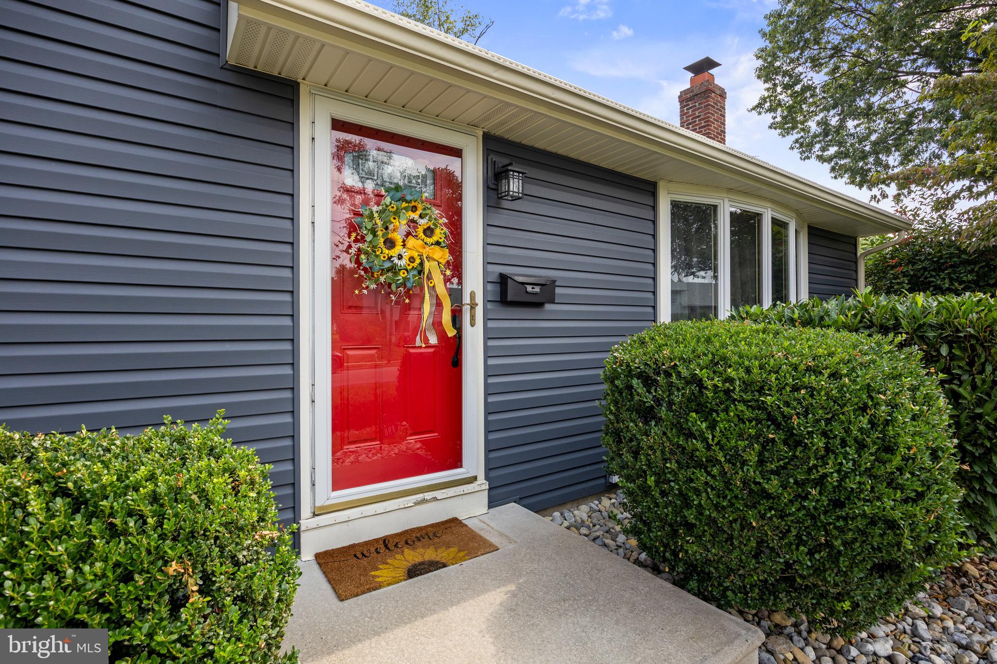 898 WATERFORD DRIVE