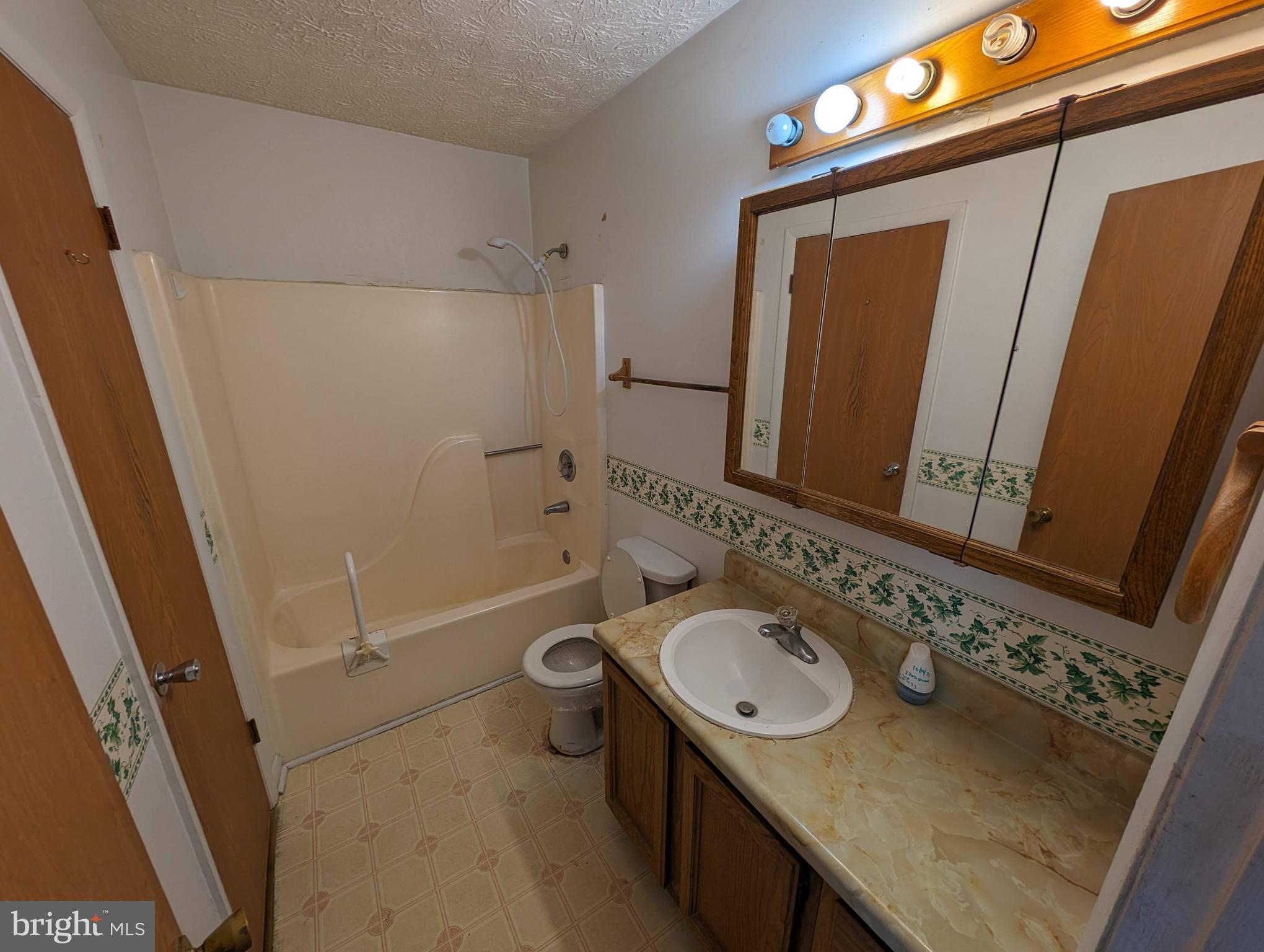 WEST SHORE - Residential