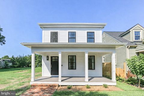 1606 CHARLES STREET FREDERICKSBURG VA 22401