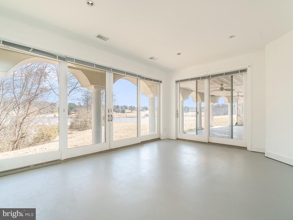 MEADOWLAND - Residential