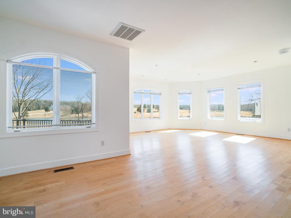 MEADOWLAND - Residential