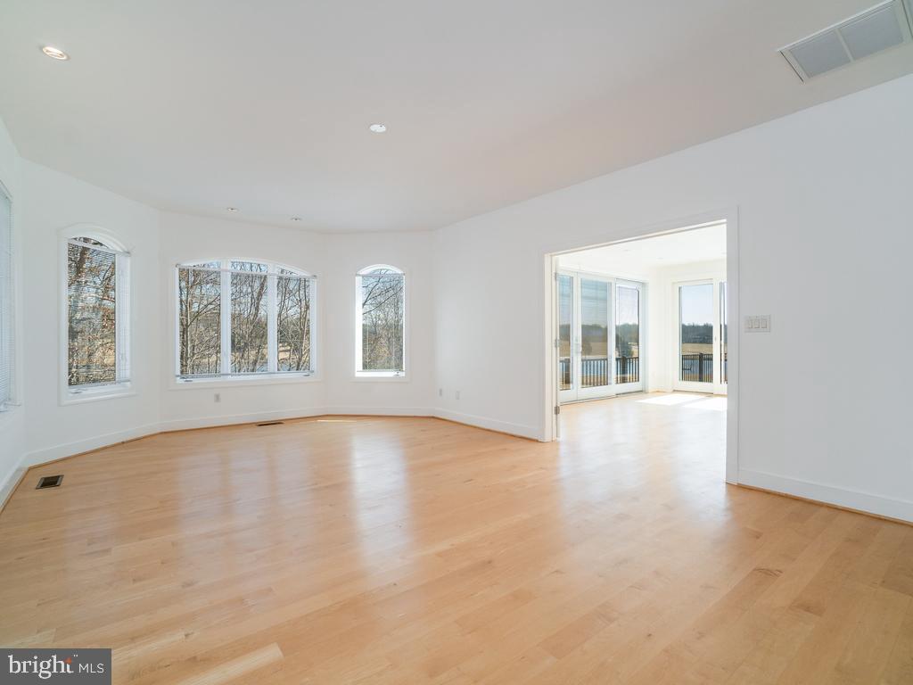 MEADOWLAND - Residential