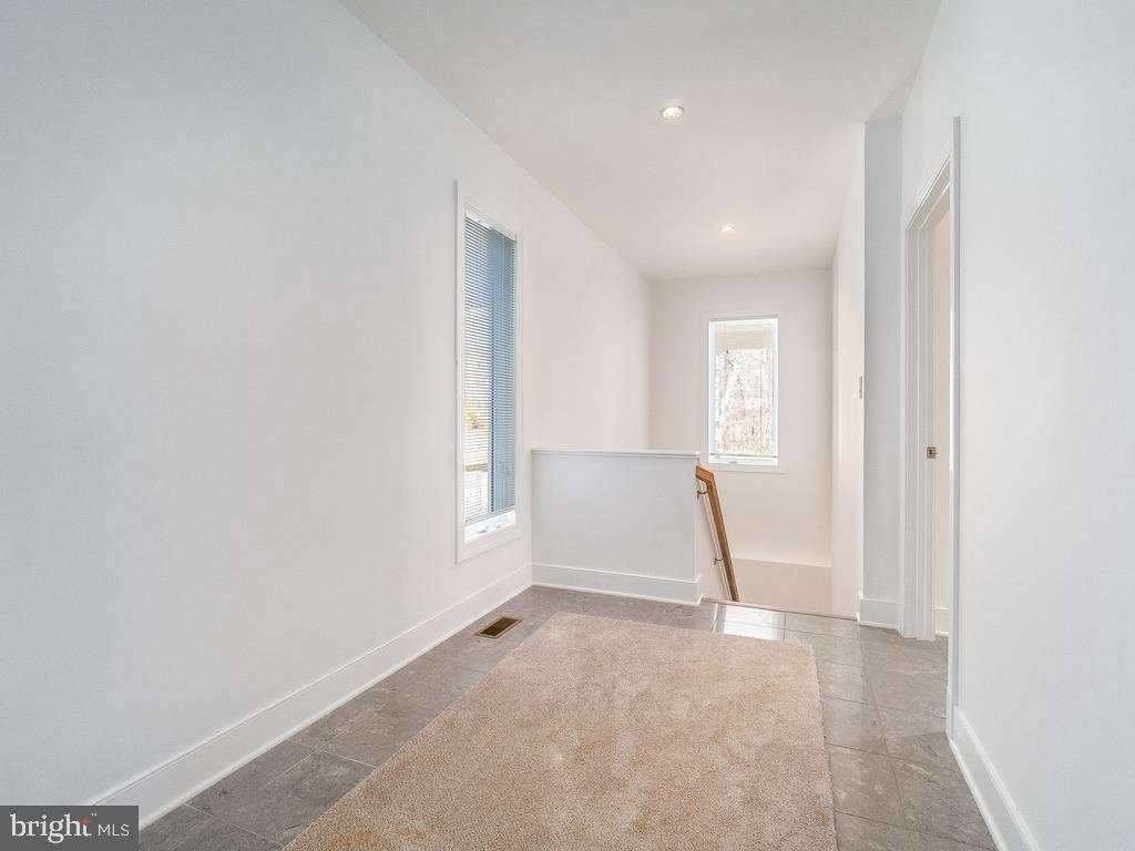 MEADOWLAND - Residential