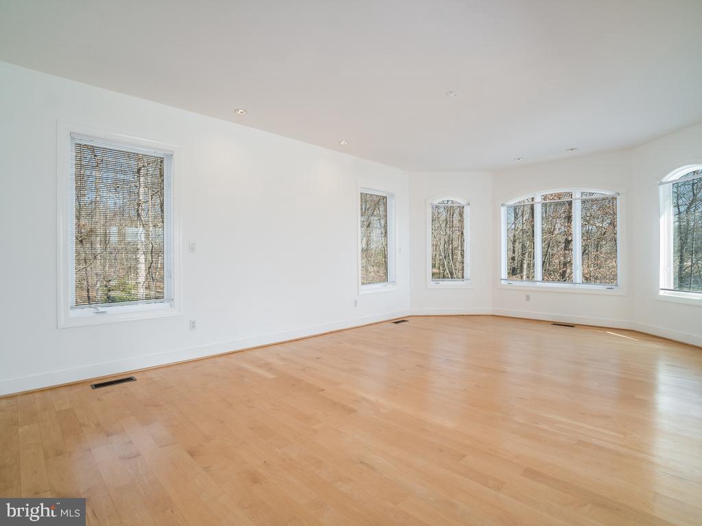 MEADOWLAND - Residential