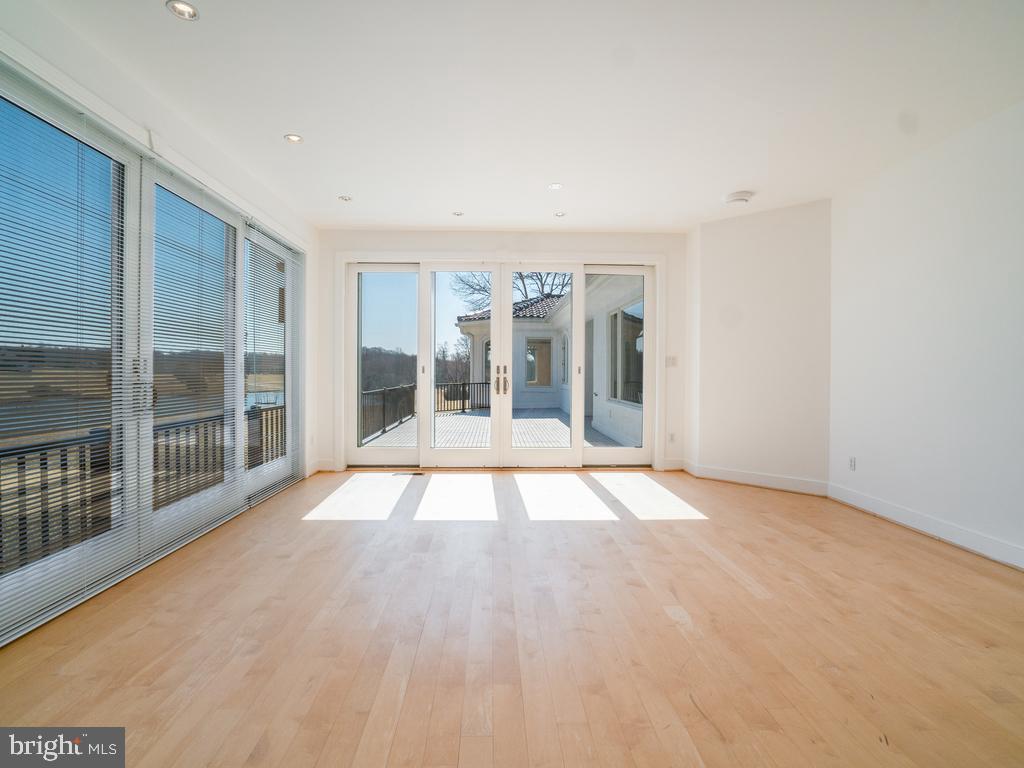 MEADOWLAND - Residential