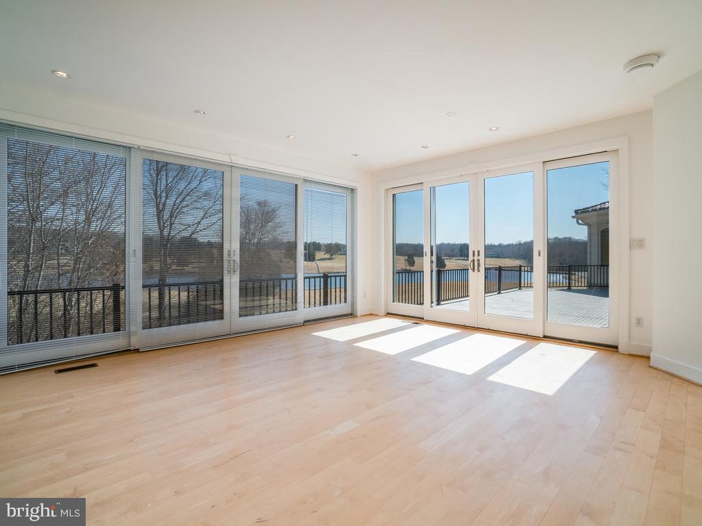 MEADOWLAND - Residential