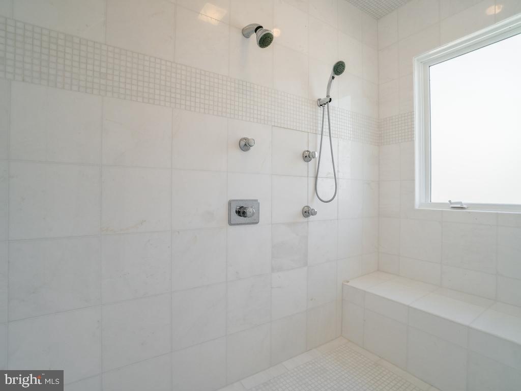 MEADOWLAND - Residential