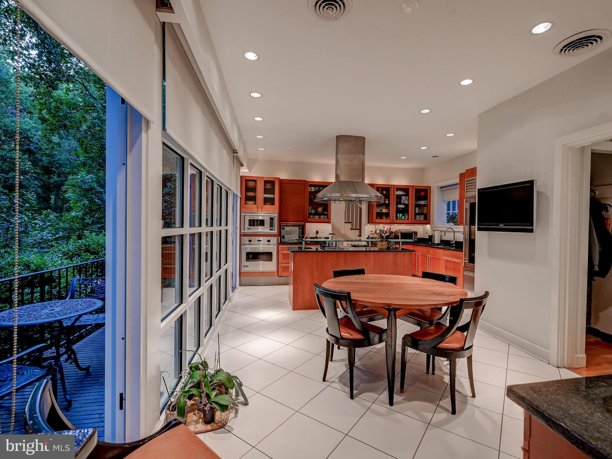 ROLAND PARK - Residential