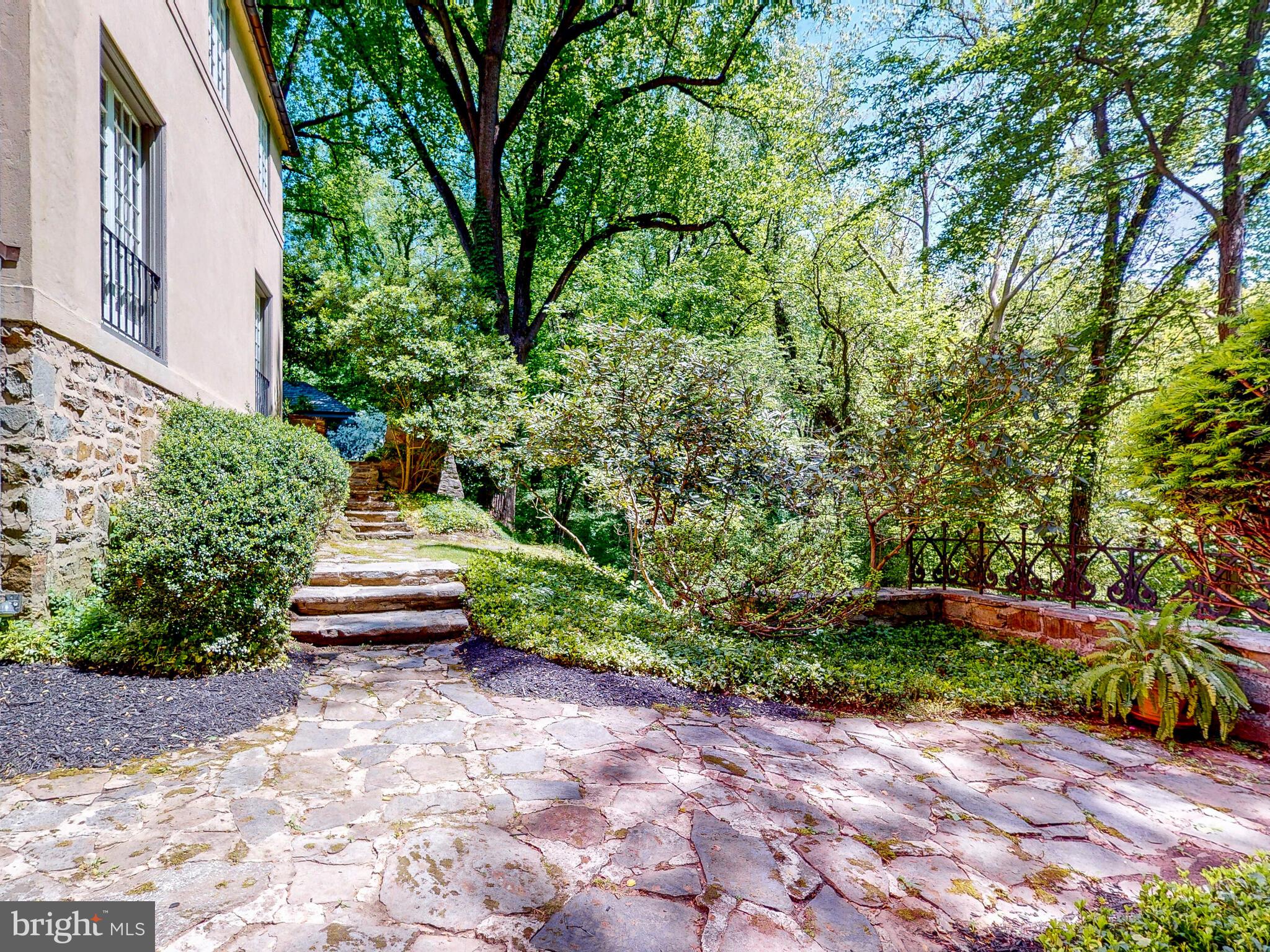 ROLAND PARK - Residential