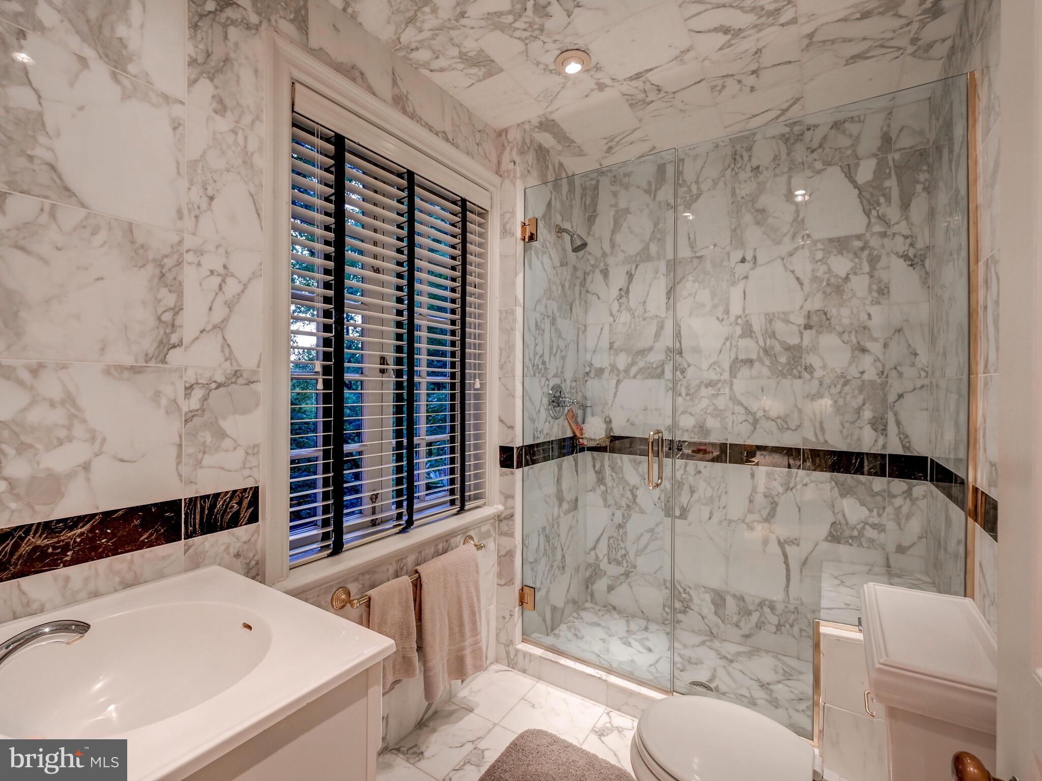 ROLAND PARK - Residential