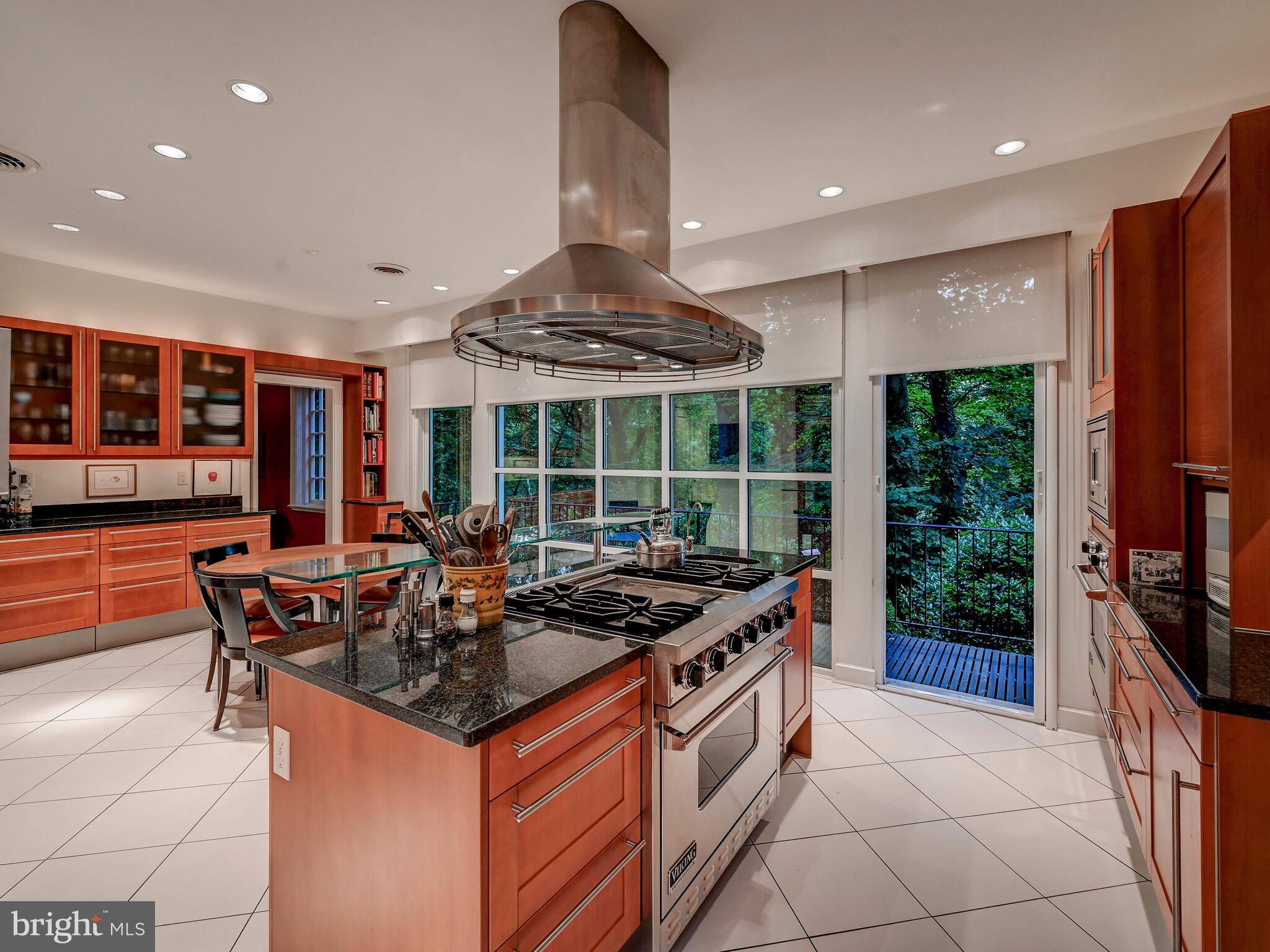 ROLAND PARK - Residential