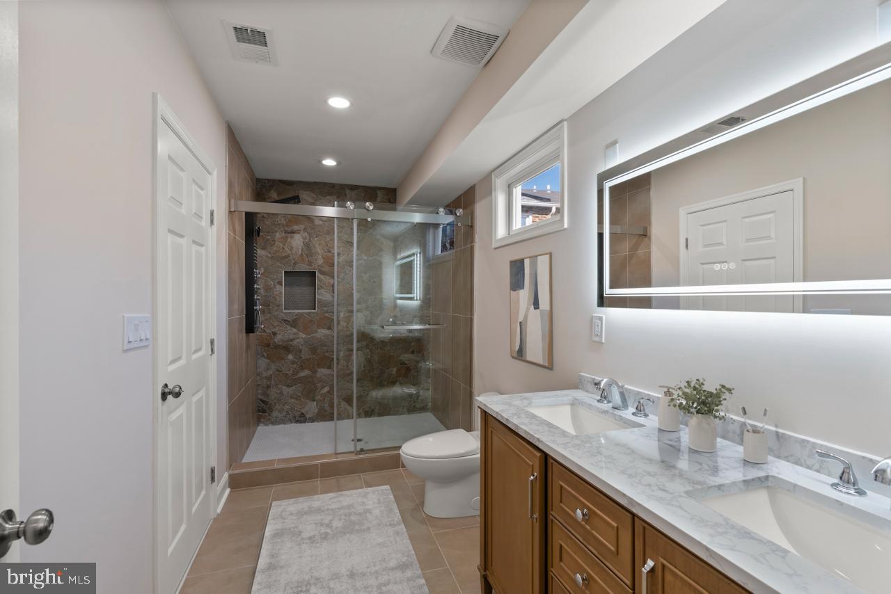 LITTLE ITALY - Residential