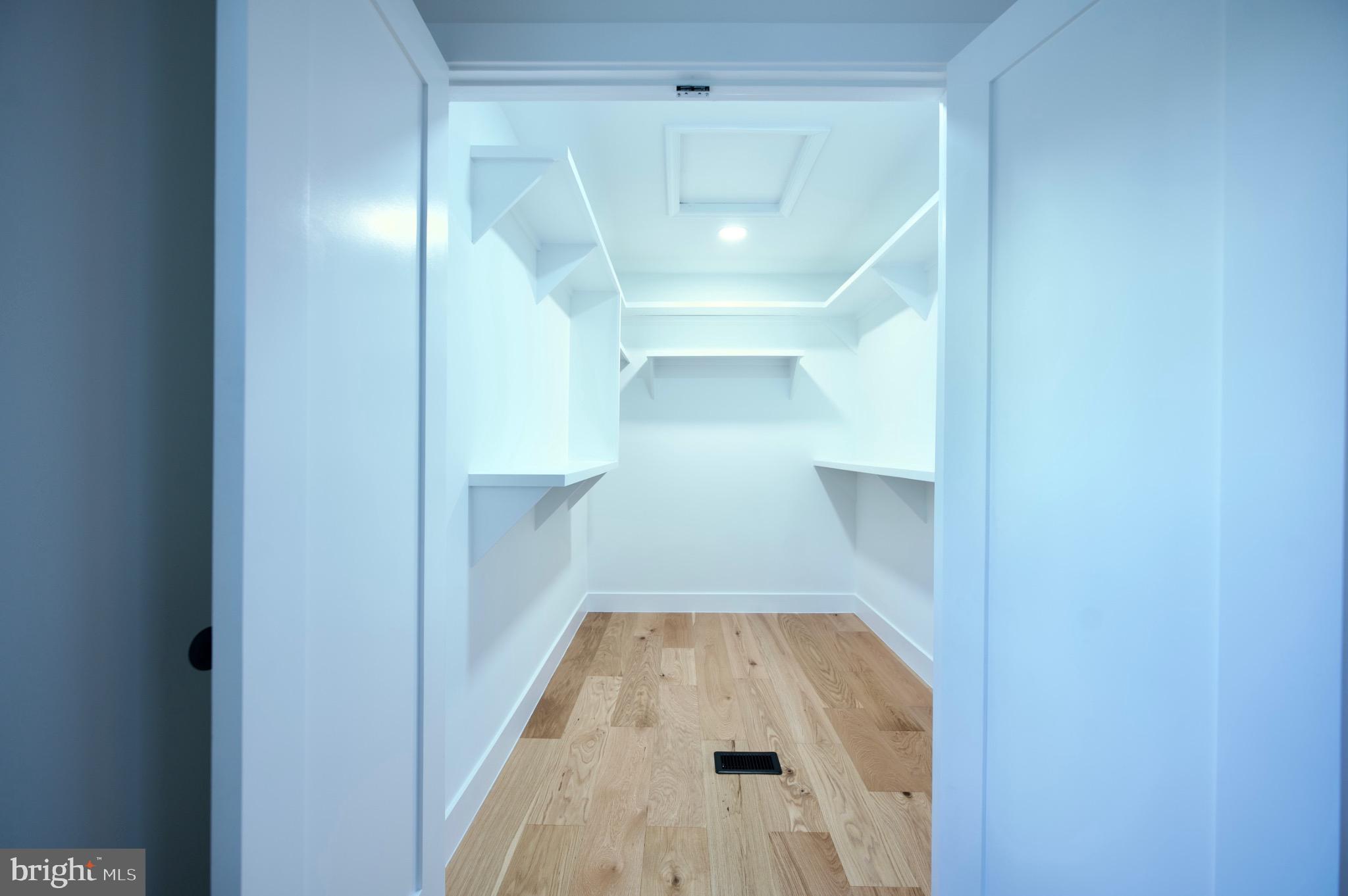 FOX MILL ESTATES - Residential