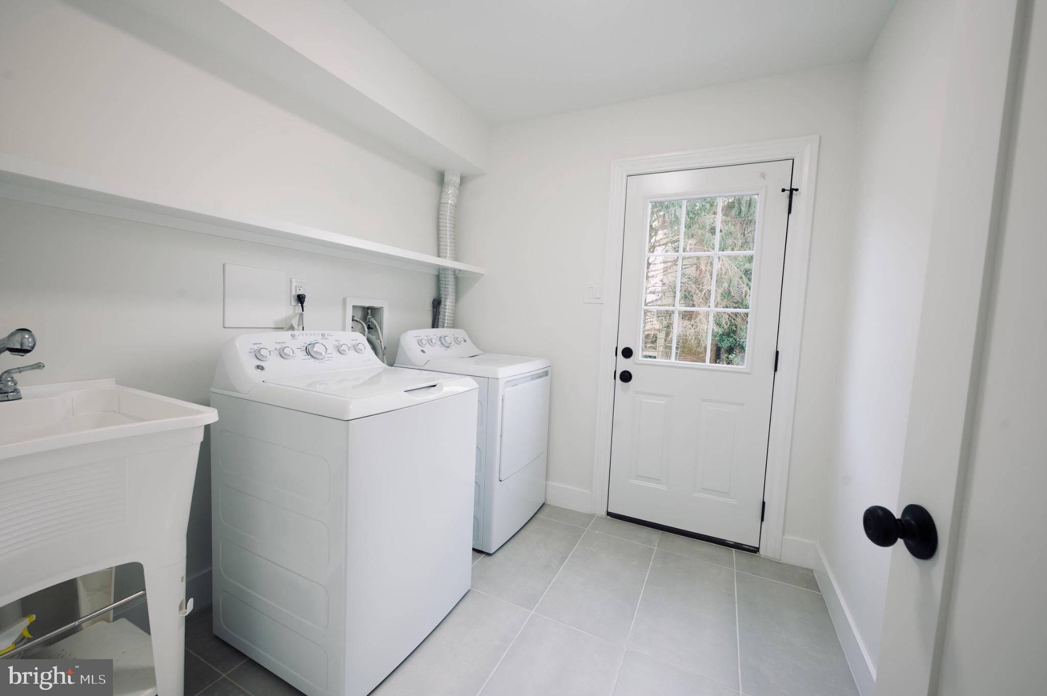 FOX MILL ESTATES - Residential