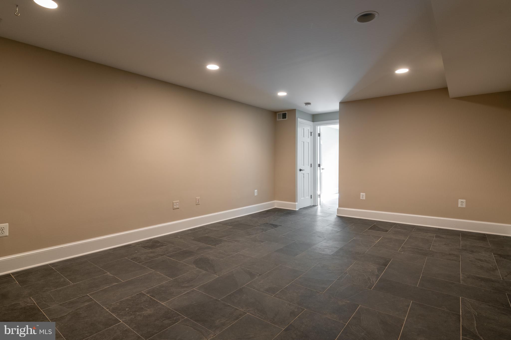 COLLEGE PARK - Residential Lease