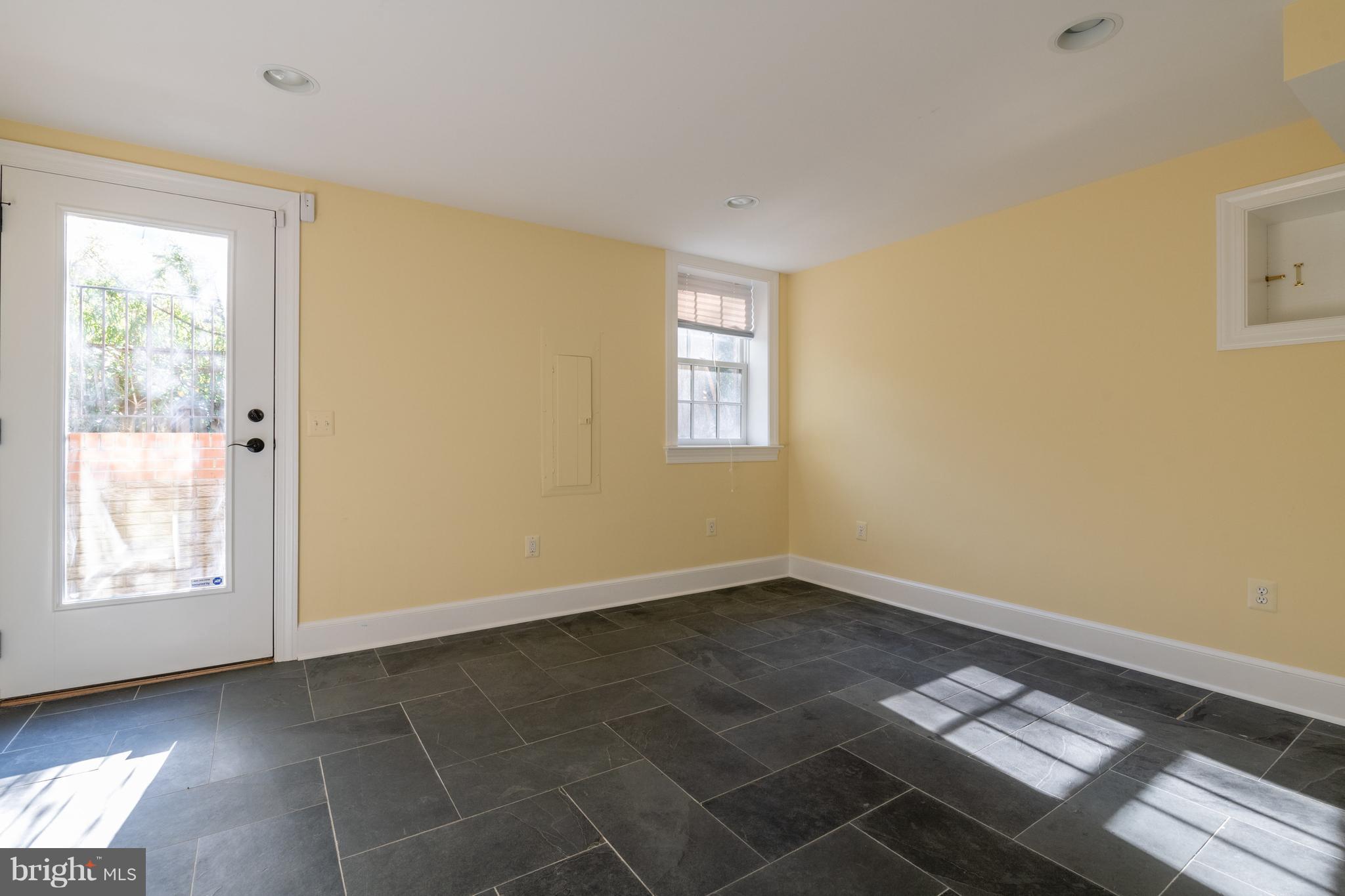 COLLEGE PARK - Residential Lease