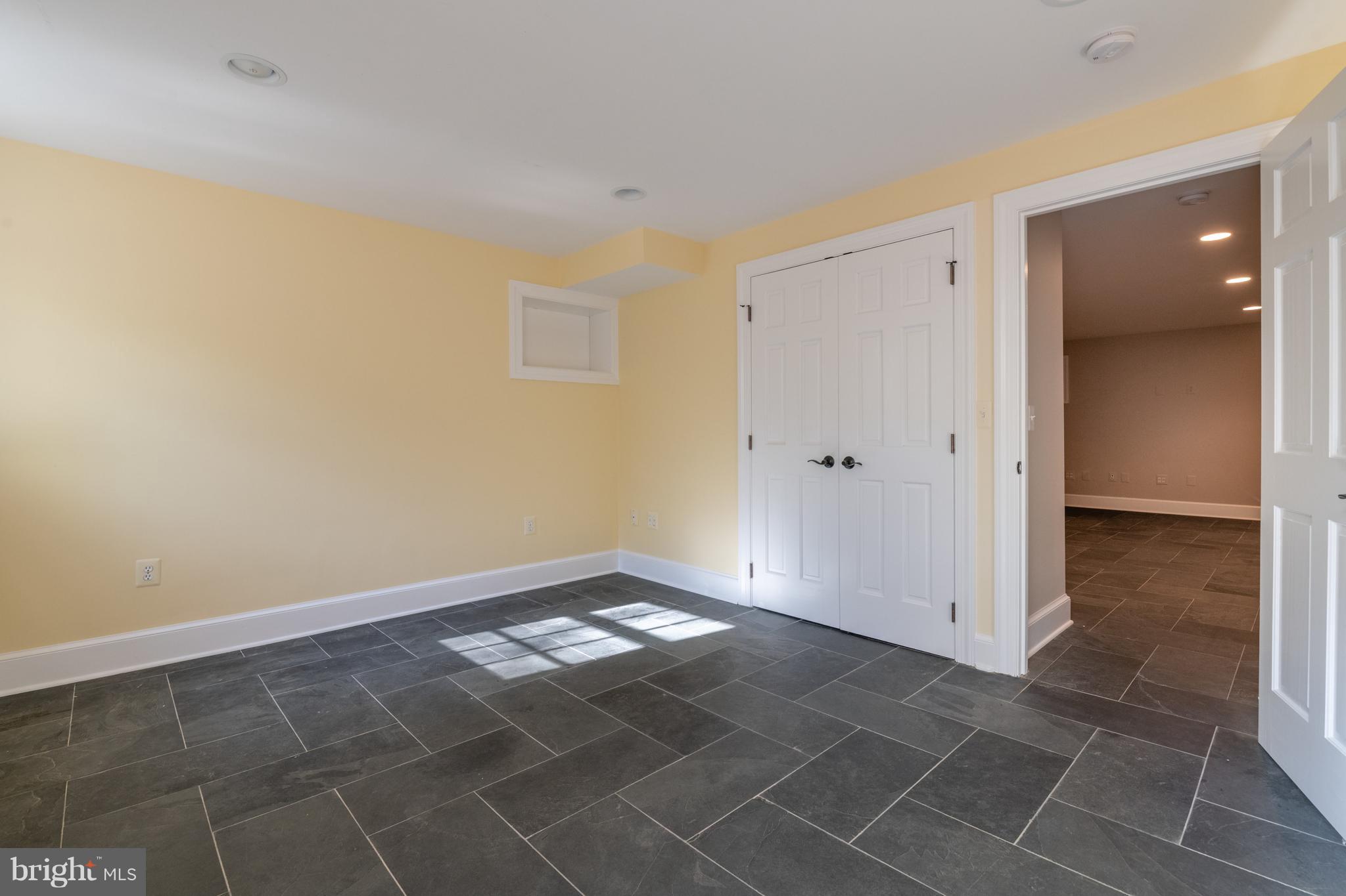 COLLEGE PARK - Residential Lease