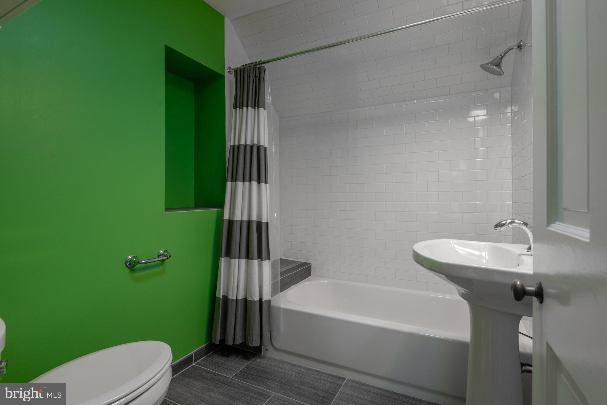 COLLEGE PARK - Residential Lease