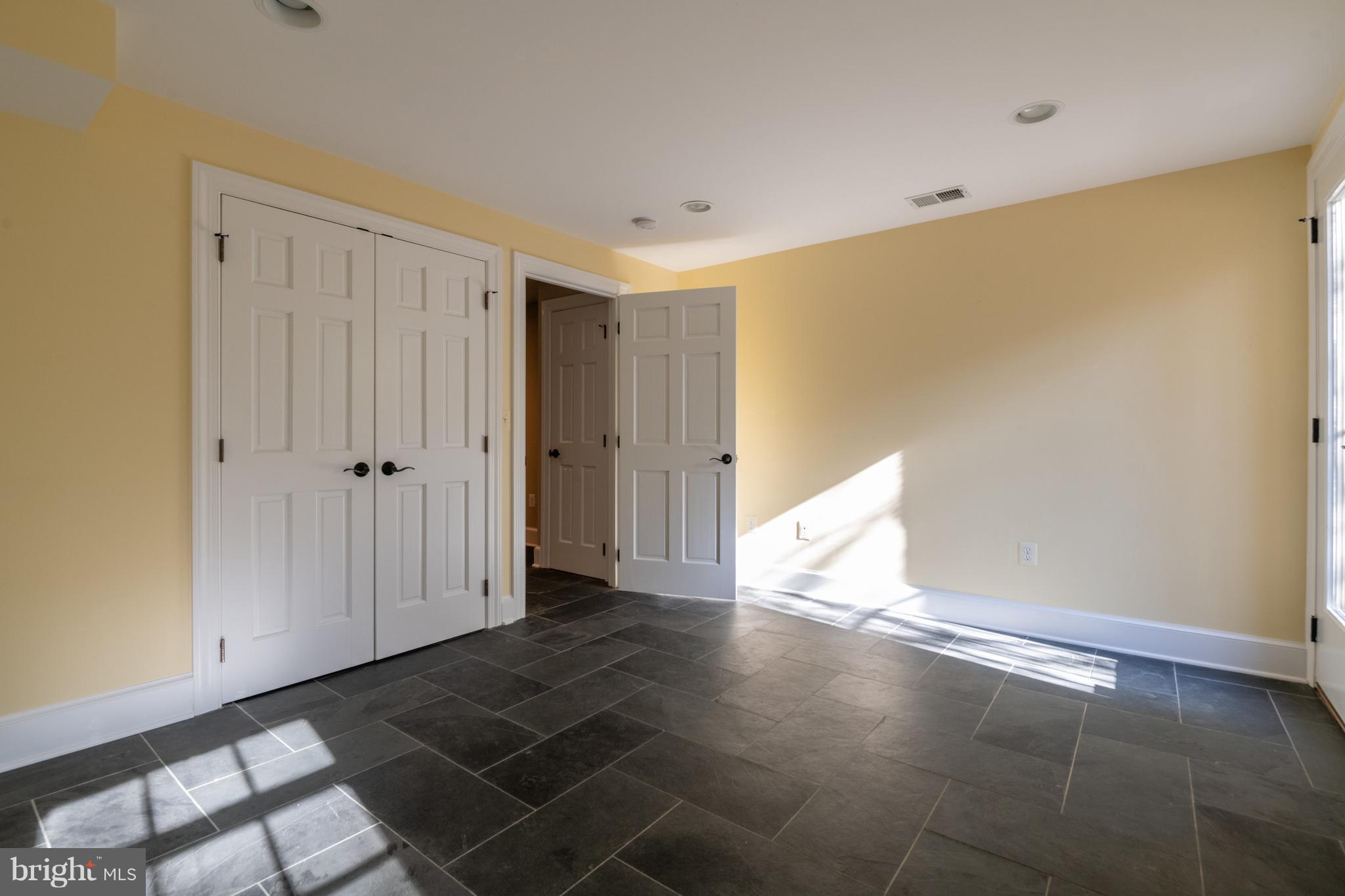 COLLEGE PARK - Residential Lease