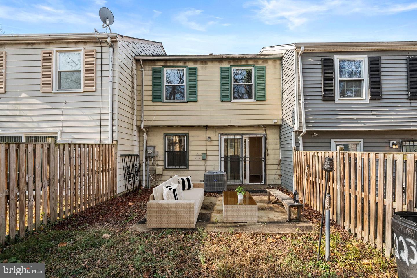 HILLCREST TOWNE - Residential Lease