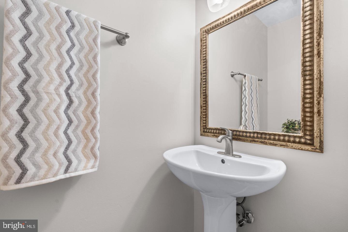 HILLCREST TOWNE - Residential Lease