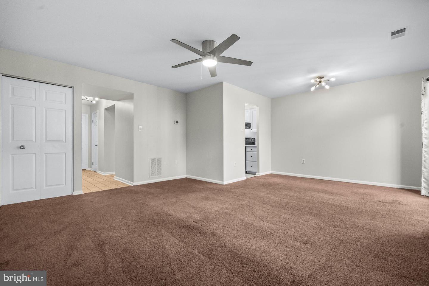 HILLCREST TOWNE - Residential Lease