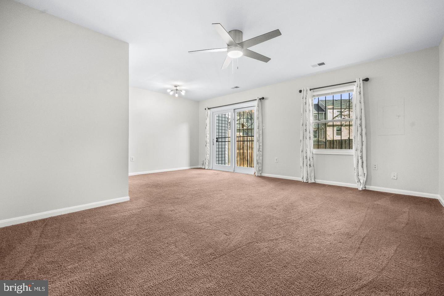 HILLCREST TOWNE - Residential Lease