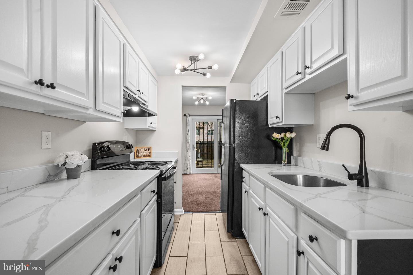 HILLCREST TOWNE - Residential Lease