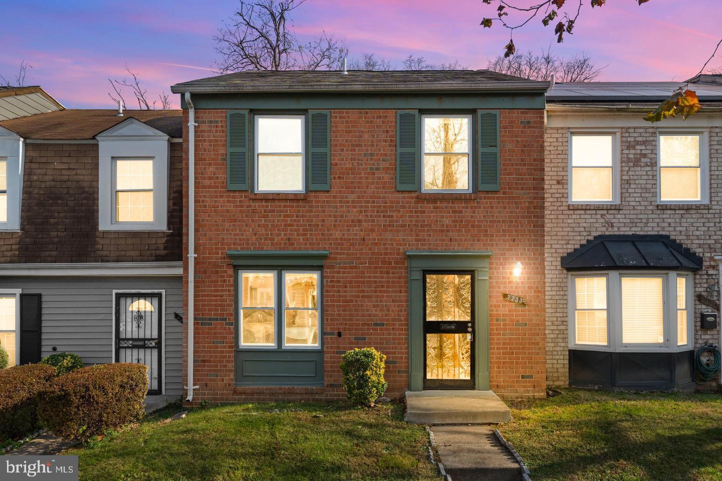 HILLCREST TOWNE - Residential Lease