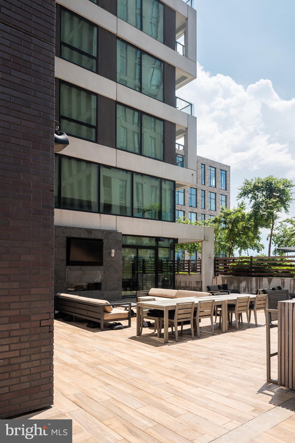 THE BORO TYSONS - Residential