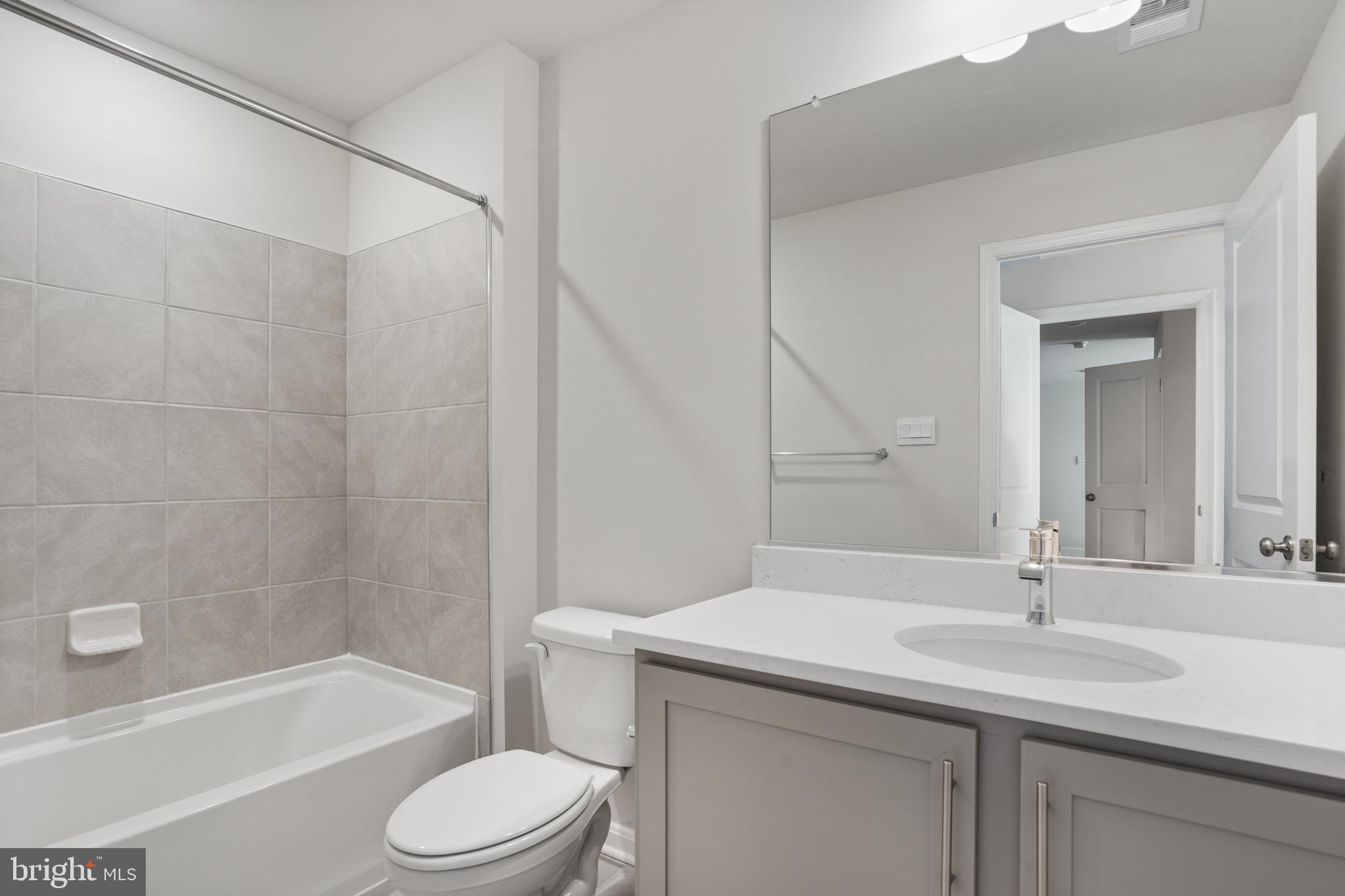 RENN QUARTER - Residential Lease