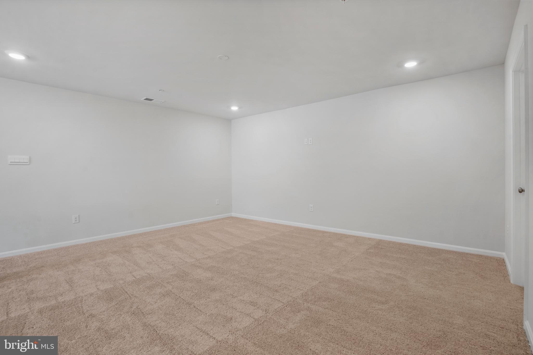 RENN QUARTER - Residential Lease