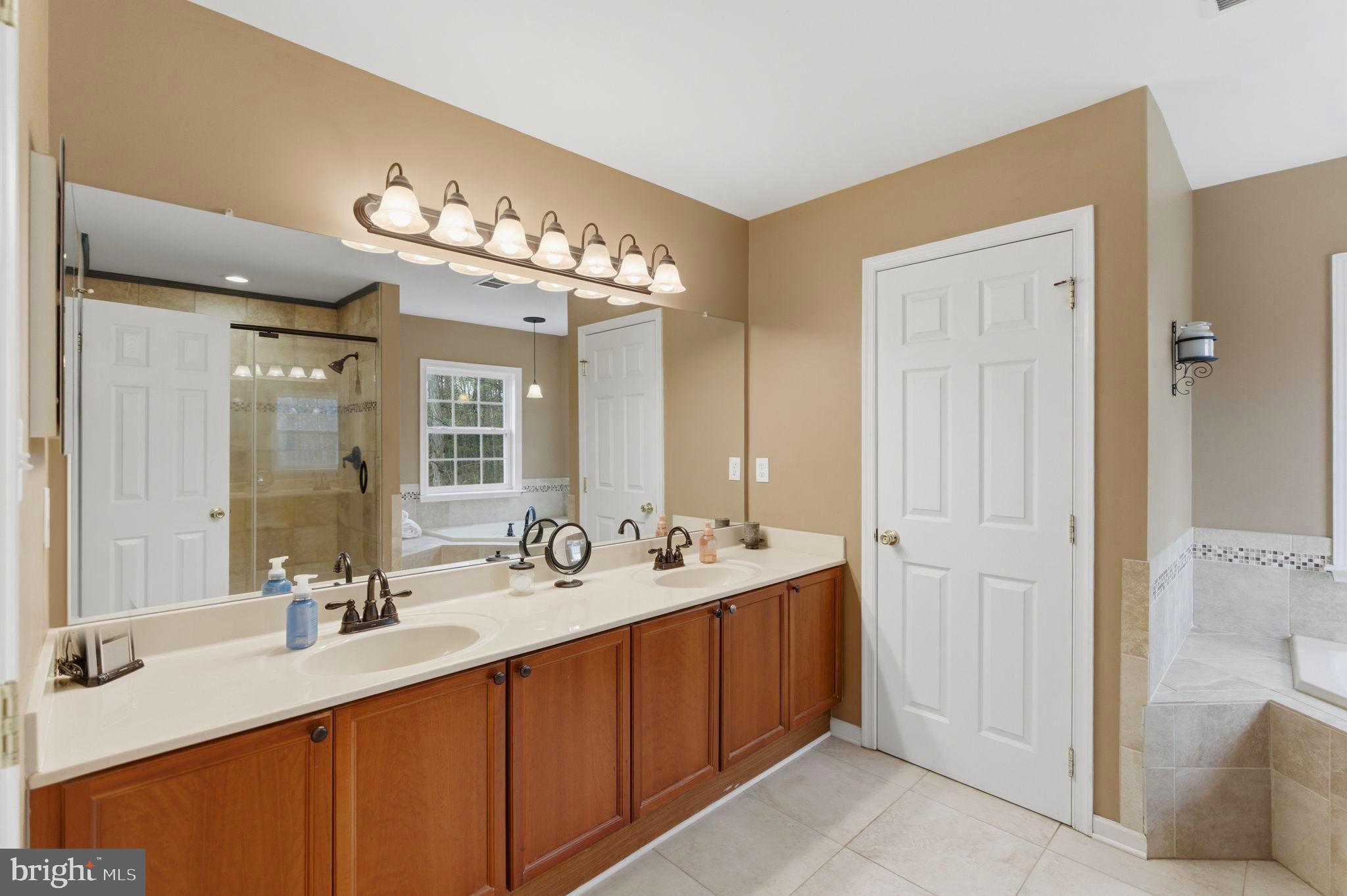 SHERWOOD FOREST - Residential