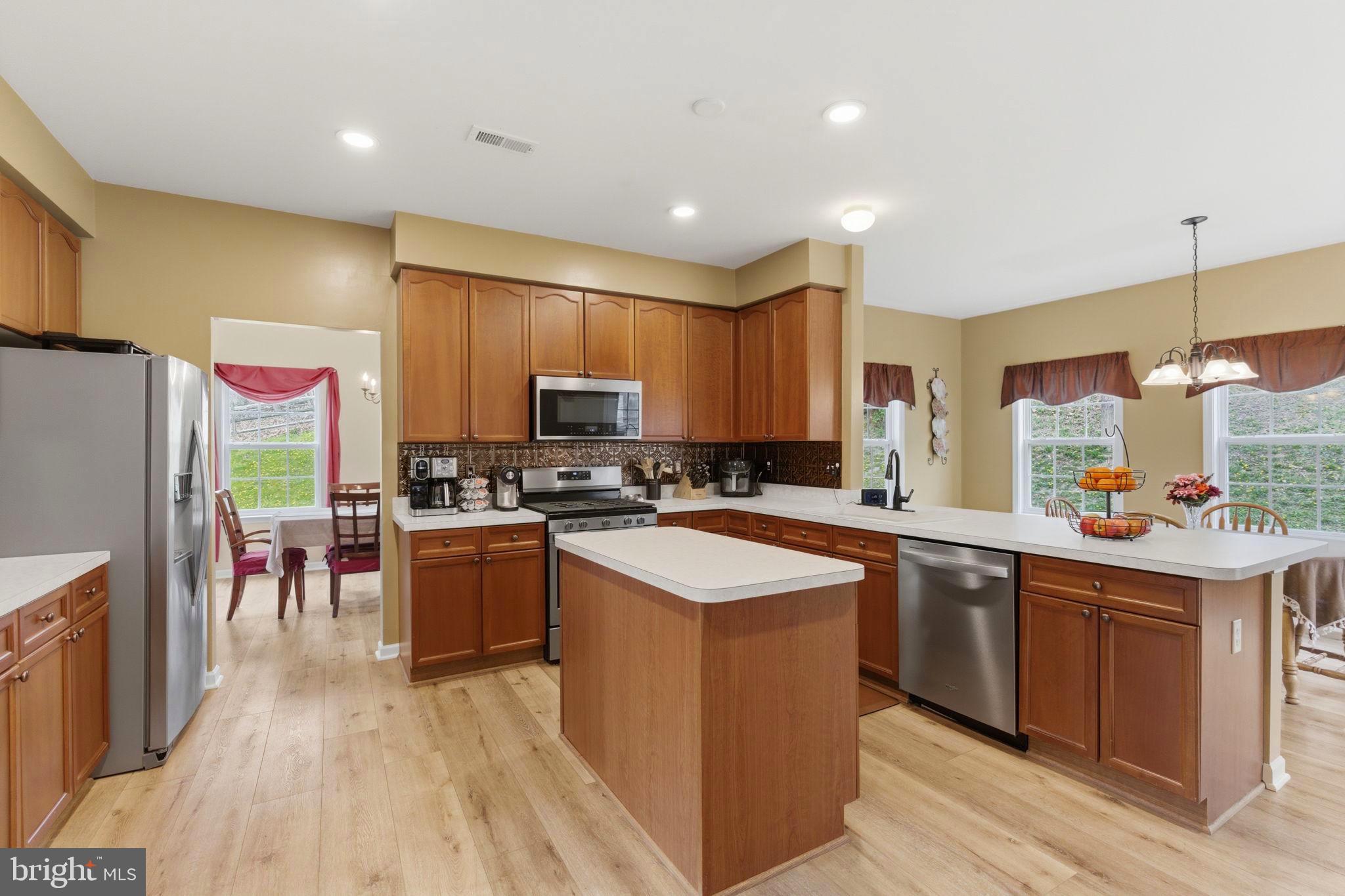 SHERWOOD FOREST - Residential