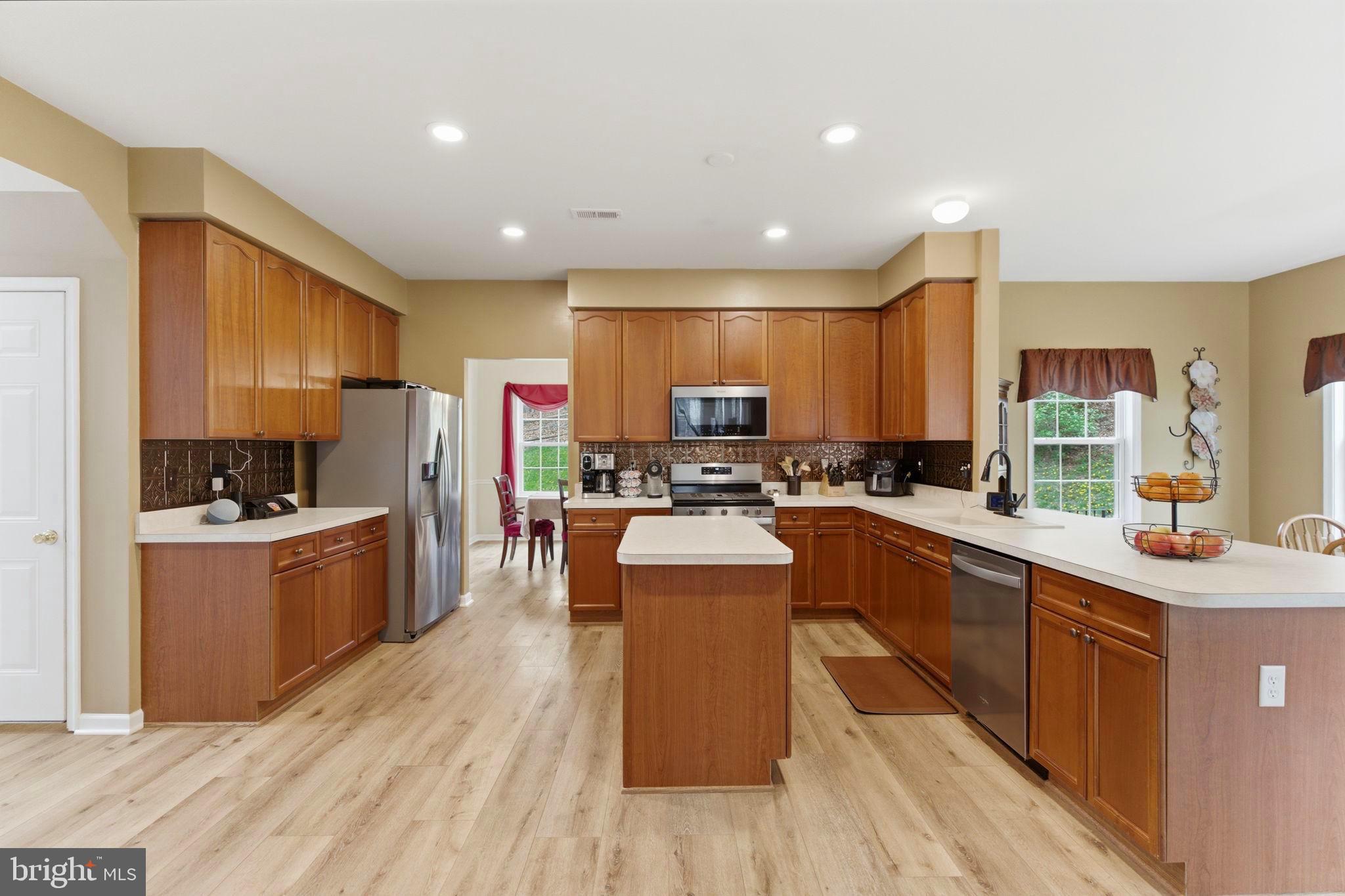 SHERWOOD FOREST - Residential