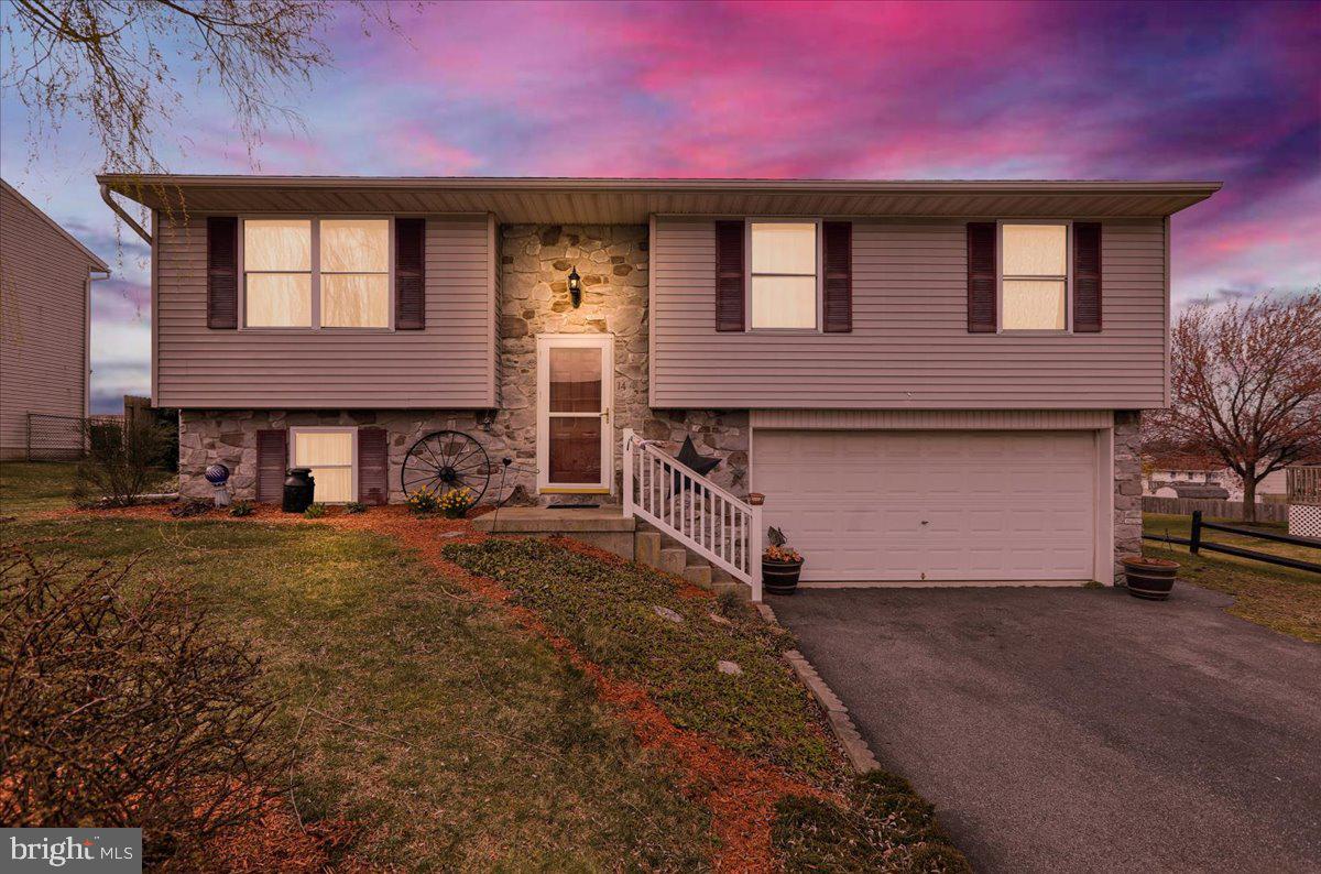 NEWBURG VILLAGE - Residential