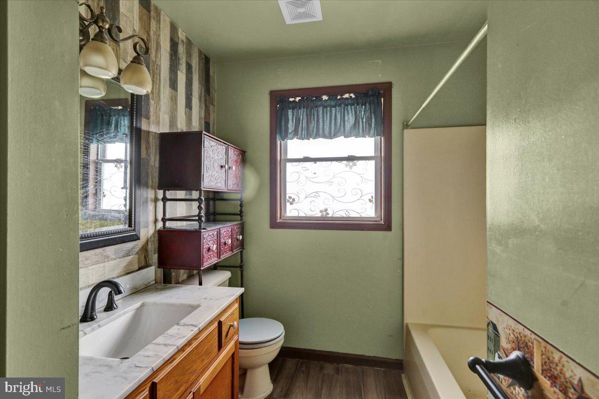 NEWBURG VILLAGE - Residential